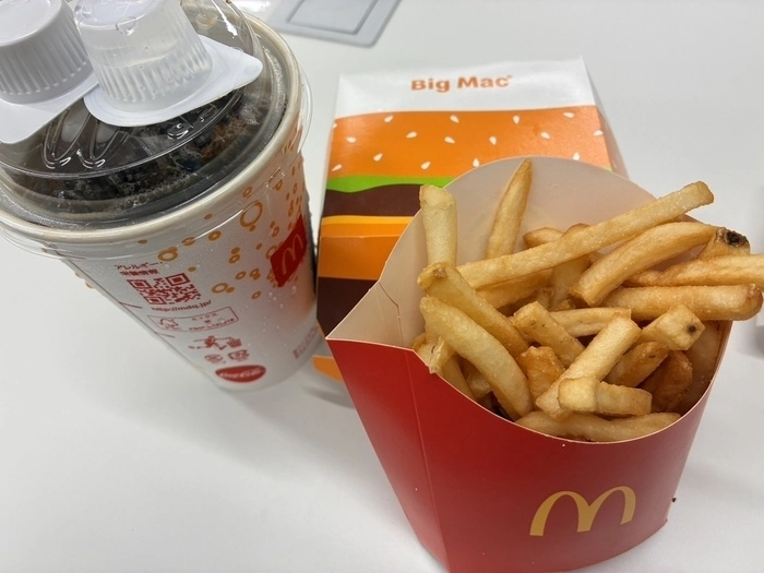 頑張ってる利用者の皆さんと「昼マック」食べてみた