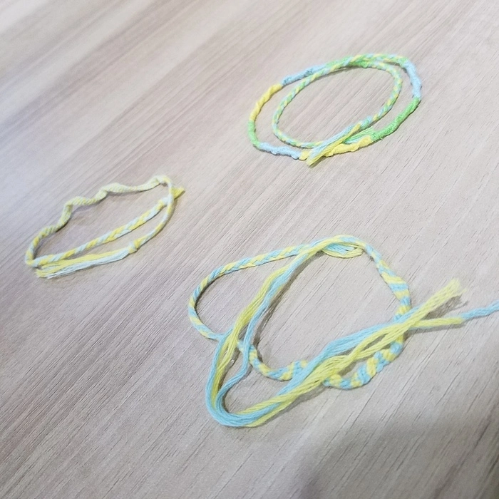 利用者さんと一緒にミサンガ作りをしました！